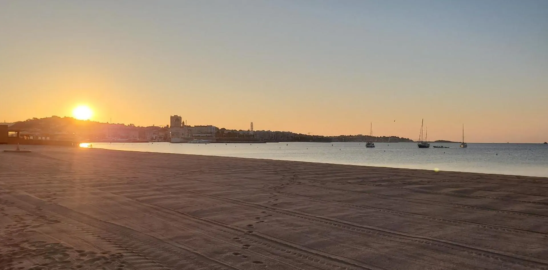 Port Frejus, 150 M De La Plage, Tres Rare A La Loc Frejus